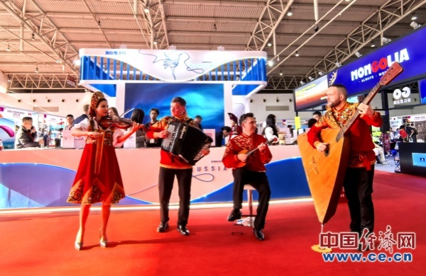 银发族与Z世代齐驱 AI赋能中国出境游市场升级