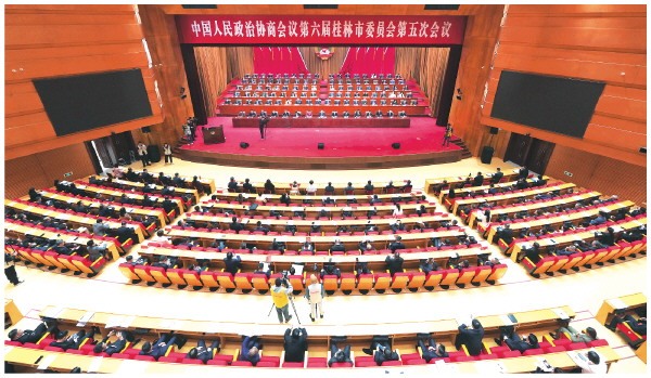 市政协六届五次会议开幕 李楚讲话 卢新华赵仲华到会祝贺 陈丽华作工作报告